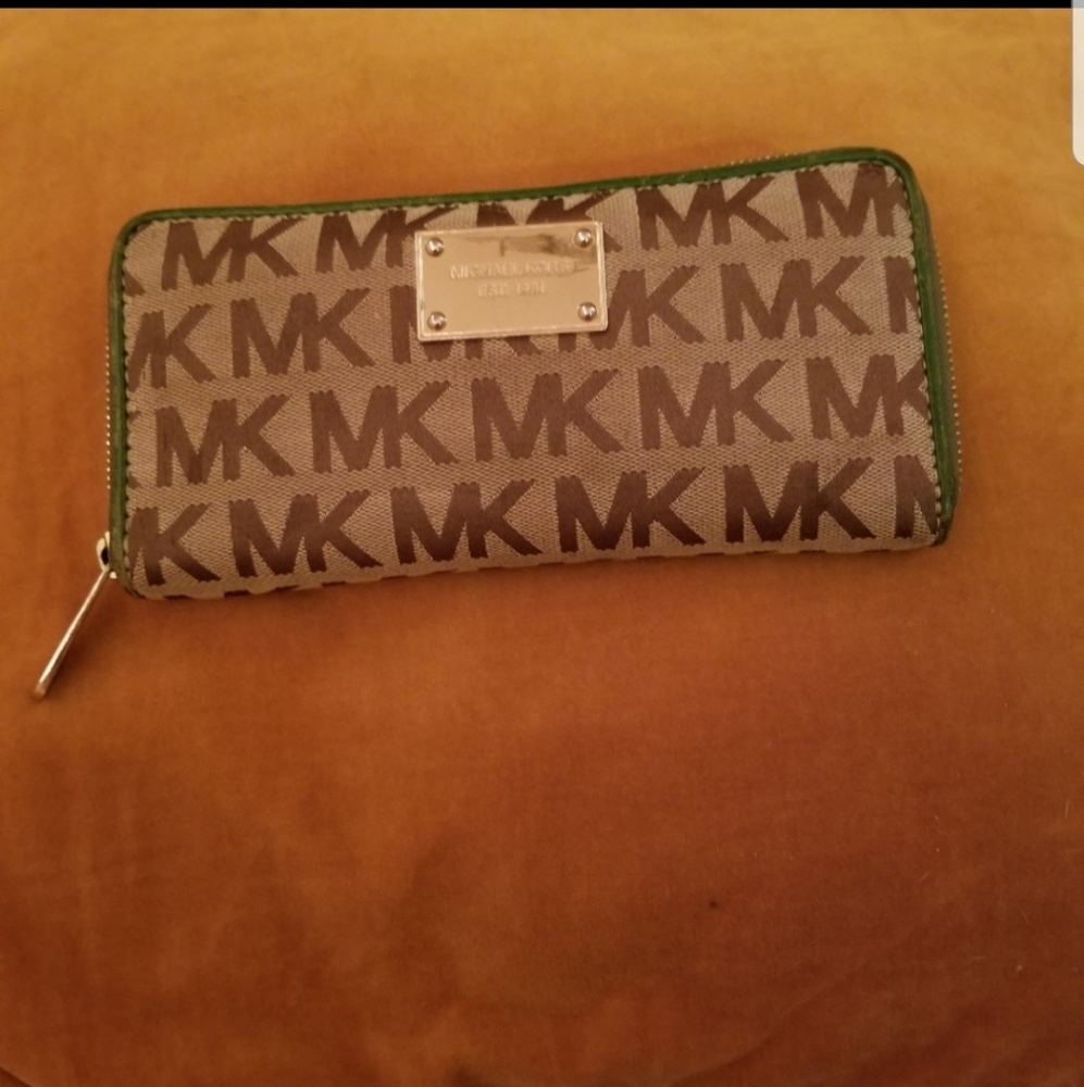 **TRADE** - Picture 2 of 4
